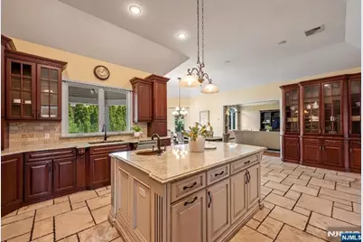 18 Berkshire Place, Englewood Cliffs, NJ 07632 - Photo 6