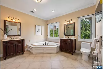 18 Berkshire Place, Englewood Cliffs, NJ 07632 - Photo 16