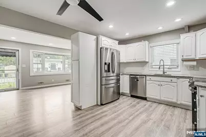75 Fichter Street, Bloomingdale, NJ 07403 - Photo 8