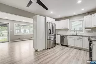 75 Fichter St, Bloomingdale, NJ 07403 - Photo 8