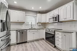 75 Fichter St, Bloomingdale, NJ 07403 - Photo 10
