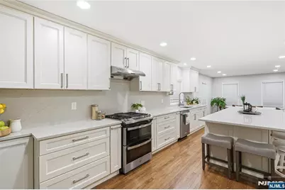 48 W Cedar Street, Livingston, NJ 07039 - Photo 4
