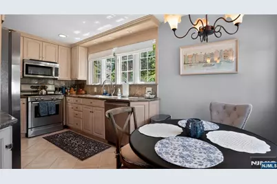 230 Satterthwaite Avenue, Nutley, NJ 07110 - Photo 14
