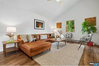 20 Euclid Place, Montclair, NJ 07042 - Photo 36