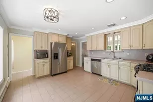 376 Lakeview Dr, Wyckoff Township, NJ 07481 - Photo 12