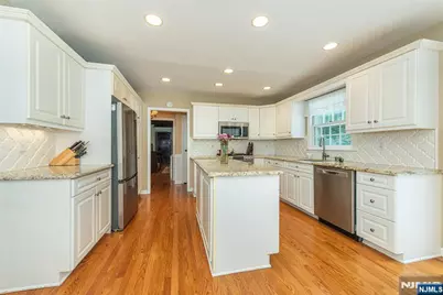7 Natalie, West Caldwell, NJ 07006 - Photo 10