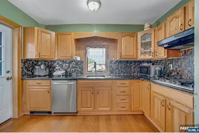 541 Page Avenue, Lyndhurst Township, NJ 07071 - Photo 8