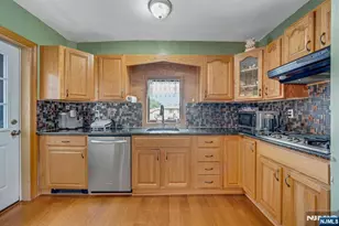541 Page Ave, Lyndhurst Township, NJ 07071 - Photo 8