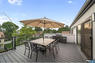 25 Knox Avenue, Cliffside Park, NJ 07010 - Photo 32