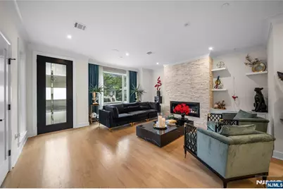 25 Knox Avenue, Cliffside Park, NJ 07010 - Photo 2
