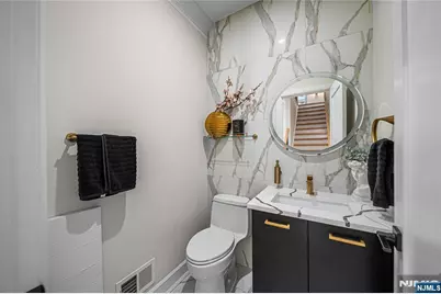 25 Knox Avenue, Cliffside Park, NJ 07010 - Photo 14