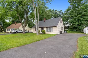 44 Bergen Dr, Little Falls Township, NJ 07424 - Photo 2