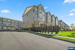 2 Arnold Dr 5301, Wood Ridge, NJ 07075 - Photo 4