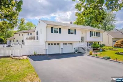 22 Cypress Lane, Paramus, NJ 07652 - Photo 2