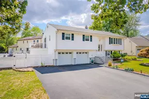 22 Cypress Ln, Paramus, NJ 07652 - Photo 2