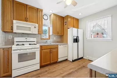 178 Cambridge Avenue, Saddle Brook Township, NJ 07663 - Photo 14