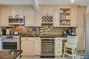 9 Yorkview Dr A3, Edgewater, NJ 07020 - Photo 12