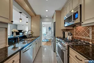 9 Yorkview Dr A3, Edgewater, NJ 07020 - Photo 14