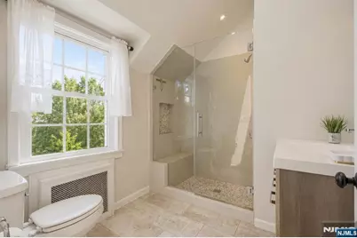 327 Chestnut Street, Nutley, NJ 07110 - Photo 10