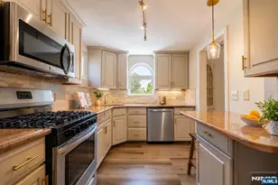 327 Chestnut St, Nutley, NJ 07110 - Photo 6
