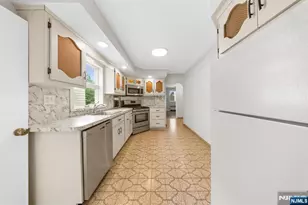 271 Travers Pl, Lyndhurst Township, NJ 07071 - Photo 10
