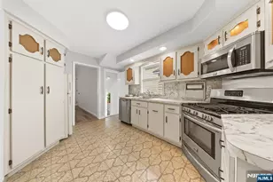 271 Travers Pl, Lyndhurst Township, NJ 07071 - Photo 12