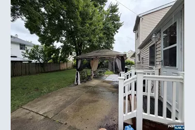 208 Lawrence Drive, Paramus, NJ 07652 - Photo 18