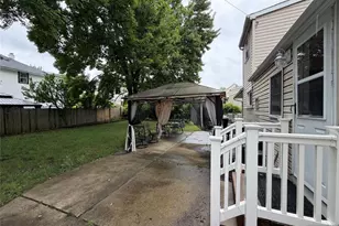 208 Lawrence Dr, Paramus, NJ 07652 - Photo 18