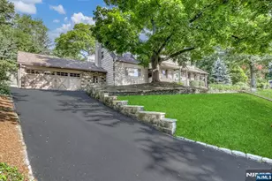 39 Hollis Dr, Ho Ho Kus, NJ 07423 - Photo 2