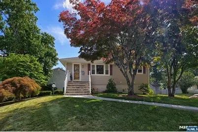 30 Heather Lane, Bloomingdale, NJ 07403 - Photo 2