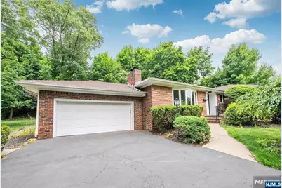 327 Hil Ray Avenue, Wyckoff Township, NJ 07481 - Photo 2