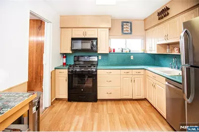 560 Boulevard, New Milford, NJ 07646 - Photo 16