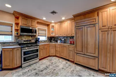 147 Field Avenue, Hasbrouck Heights, NJ 07604 - Photo 8