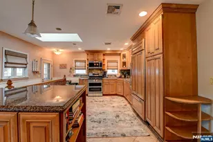 147 Field Ave, Hasbrouck Heights, NJ 07604 - Photo 6