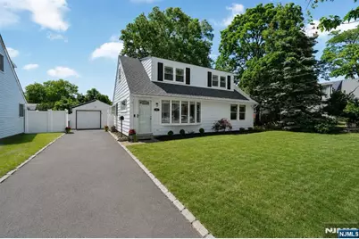 25 Parker Avenue, Rochelle Park Township, NJ 07662 - Photo 2