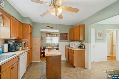 4 Royal Avenue, Hawthorne, NJ 07506 - Photo 2