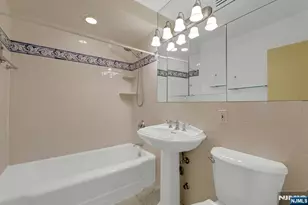 2 Horizon Rd, Fort Lee, NJ 07024 - Photo 34
