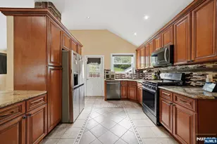 22 Federal Hill Rd, Pompton Lakes, NJ 07442 - Photo 12
