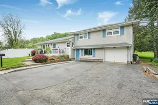 22 Federal Hill Rd, Pompton Lakes, NJ 07442 - Photo 2