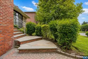 545 Summit St, Englewood Cliffs, NJ 07632 - Photo 4