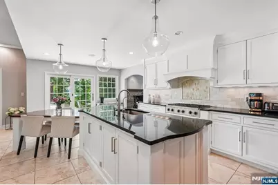 650 Fairview Place, Wyckoff Township, NJ 07481 - Photo 10