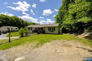 1 Bantry Ct, Vernon, NJ 07422 - Photo 2