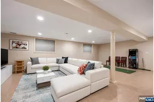 1152 Cumbermeade Rd, Fort Lee, NJ 07024 - Photo 36