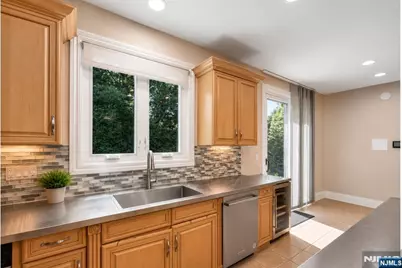 1152 Cumbermeade Road, Fort Lee, NJ 07024 - Photo 20