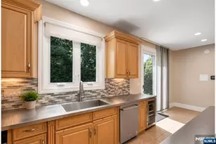 1152 Cumbermeade Rd, Fort Lee, NJ 07024 - Photo 20