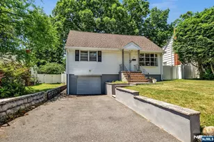 101 Pinecrest Terrace, Wayne, NJ 07470 - Photo 2