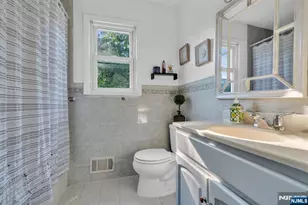 321 Farnham Ave, Lodi, NJ 07644 - Photo 32