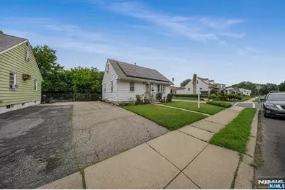 279 Bergen Boulevard, Woodland Park, NJ 07424 - Photo 2