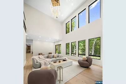 911 Hilltop Terrace, Franklin Lakes, NJ 07417 - Photo 4