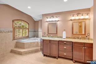 1025 Maple Dr, New Milford, NJ 07646 - Photo 28